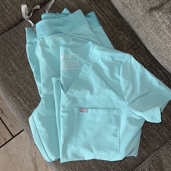 Figs scrubs. Available scrubs have been updated - Picture 3 of 3